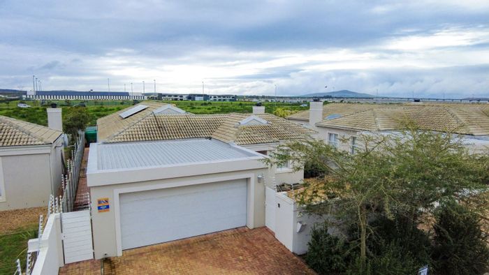 For Sale: Spacious 4-Bedroom House in Sunningdale with Home Office and Solar Panels.