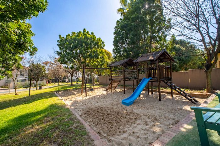 Dainfern House For Sale: 4 beds, pool, private stand, secure estate living.