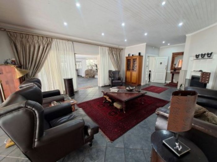 For Sale: Spacious 6-bedroom house in Nelspruit Ext 5 with pool and garden.