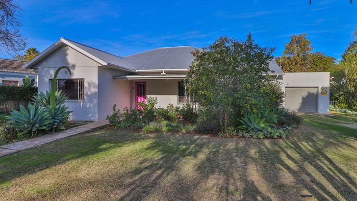 For Sale: House in Robertson Central with garden, office, garage, and braai area.