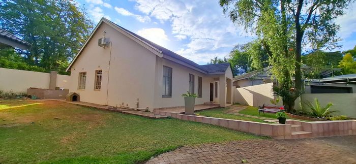 Arborpark House For Sale: 3-bed main home, plus 2-bed rental unit, spacious garden.