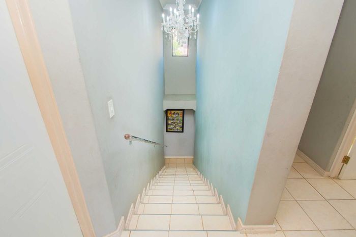 Amorosa House For Sale: 4 Bedrooms, jacuzzi, patio, secure estate living.