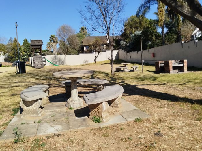 2-Bedroom Apartment in Paulshof with garden, security, and communal amenities - To Rent.