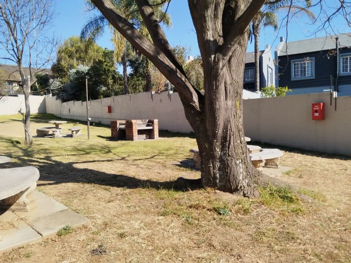 2-Bedroom Apartment in Paulshof with garden, security, and communal amenities - To Rent.