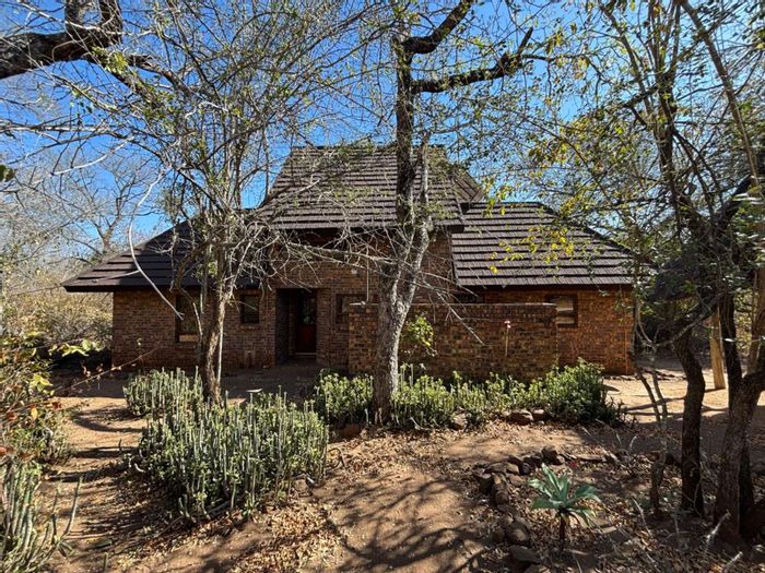 Off-Grid House For Sale in Sabie Park with communal amenities and nature access.