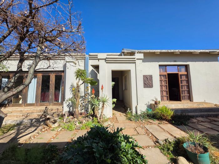 Beaconsfield House For Sale: Four bedrooms, flat potential, built-in braai, secure parking.