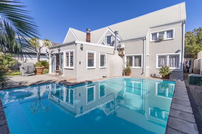 Pine Acres House For Sale: 4 bedrooms, pool, braai room, spacious layout.