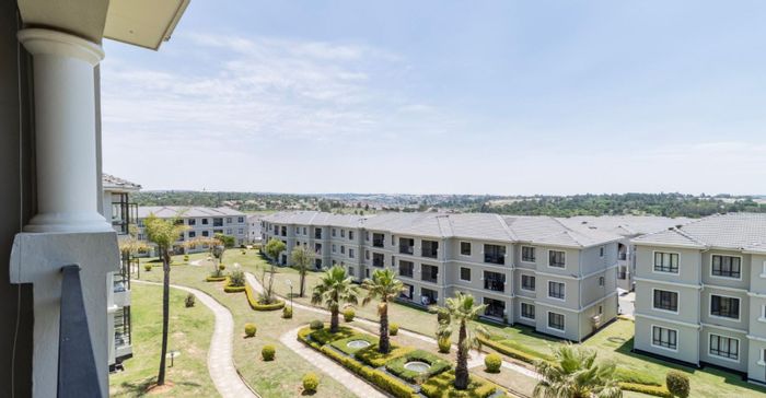 Three-bedroom apartment for sale in Fourways with clubhouse, pool, and security.