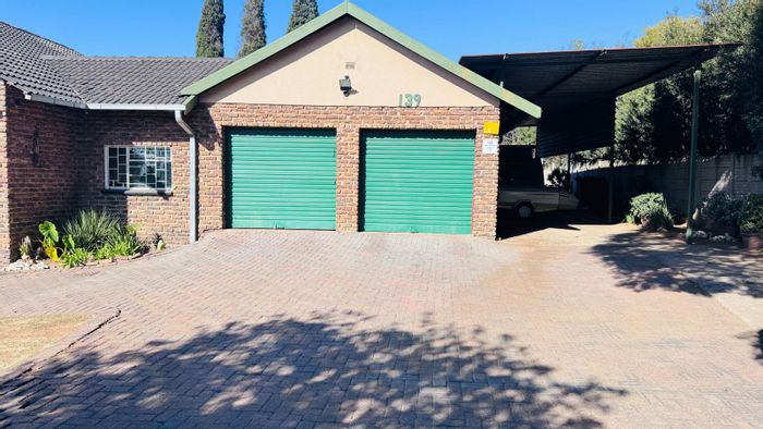 Del Judor House For Sale: 4 Bedrooms, Pool, Entertainment Area, Ample Parking.