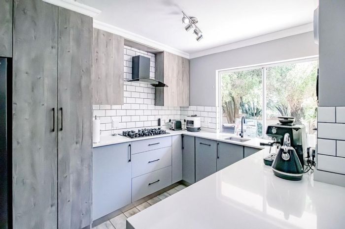Lynnwood House For Sale: 4 Bedrooms, Pool, Solar Power, Secure Parking.