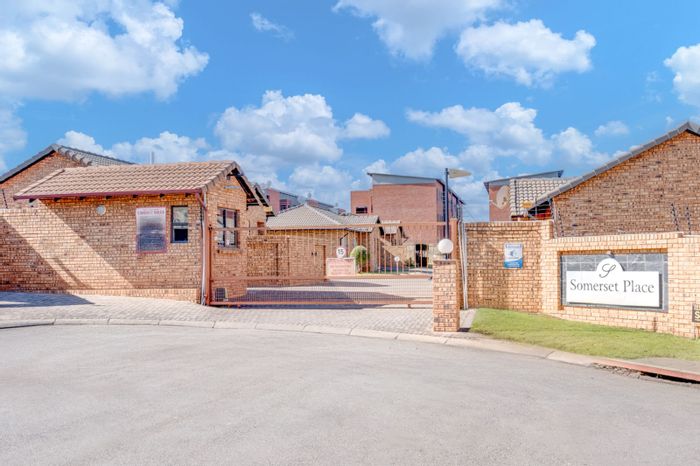 Townhouse for Sale in Witpoortjie: 2 Bedrooms, Private Garden, Secure Complex.