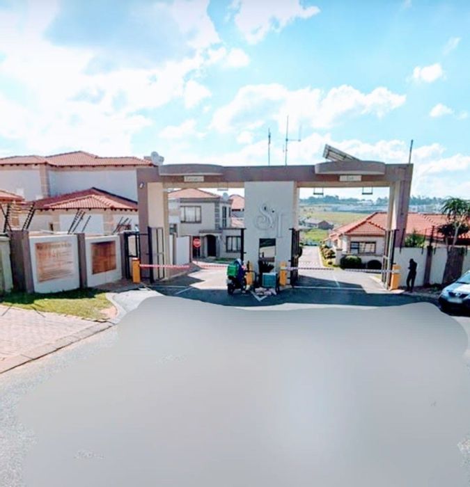 For Sale: 3-Bedroom House in Noordwyk with Open Plan Living and Double Garage.