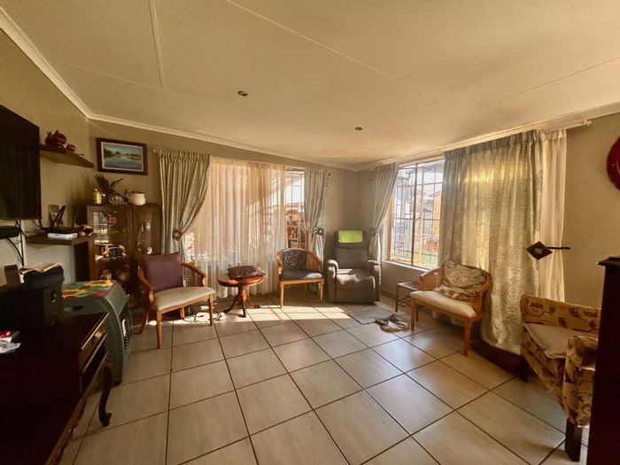 Valhalla House For Sale: Pool, Granny Cottage, Wheelchair Access, No Loadshedding.