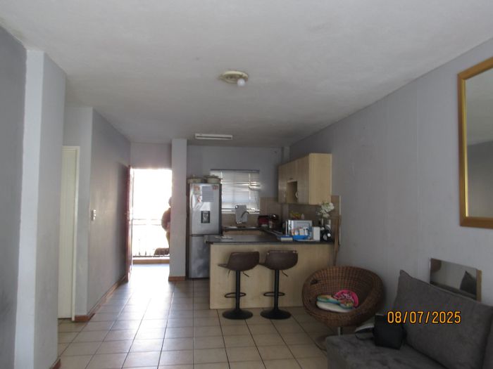 2 Bedroom Apartment for Sale in Karenpark with security, parking, and park access.