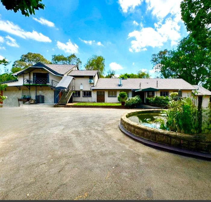 Versatile house for sale in Chancliff AH with income potential and extensive amenities.