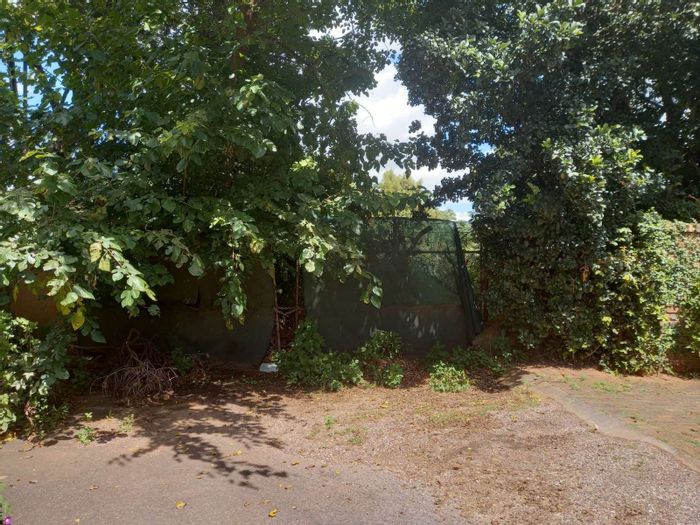 Vacant Land Residential in Rooiberg For Sale: 2000 m² in secure boomed area.