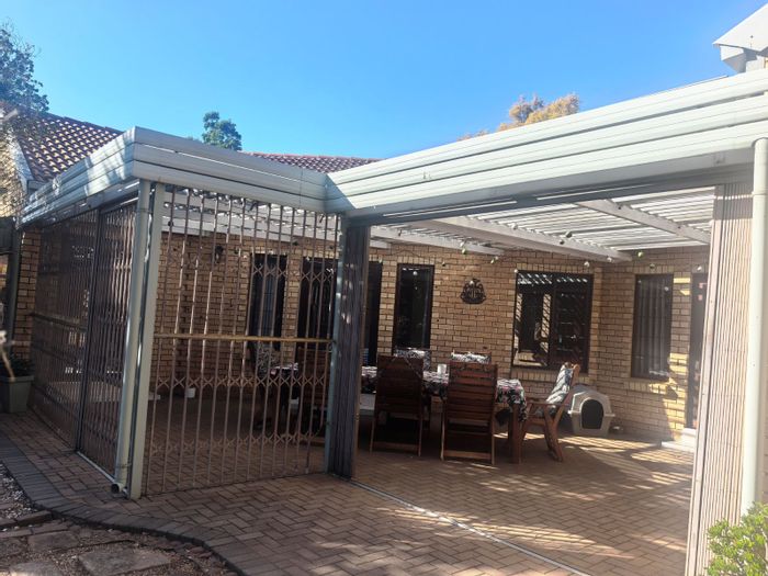 Eldoraigne House For Sale: 4 bedrooms, spacious living areas, garden, double garage.