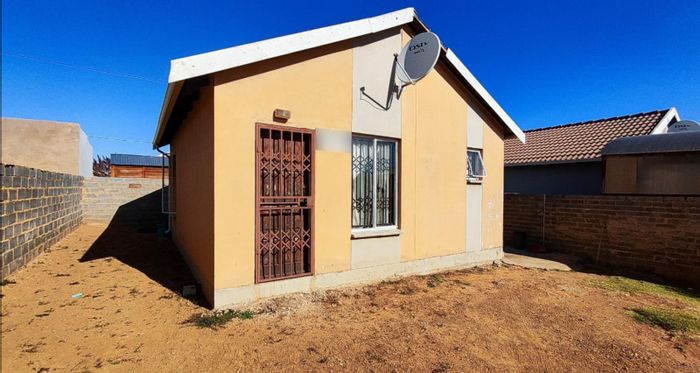 2 Bedroom House for Sale in Savanna City with cozy living space and yard.