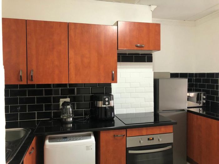 Dainfern Apartment For Sale: 1 bed, garden, close to amenities and transport.