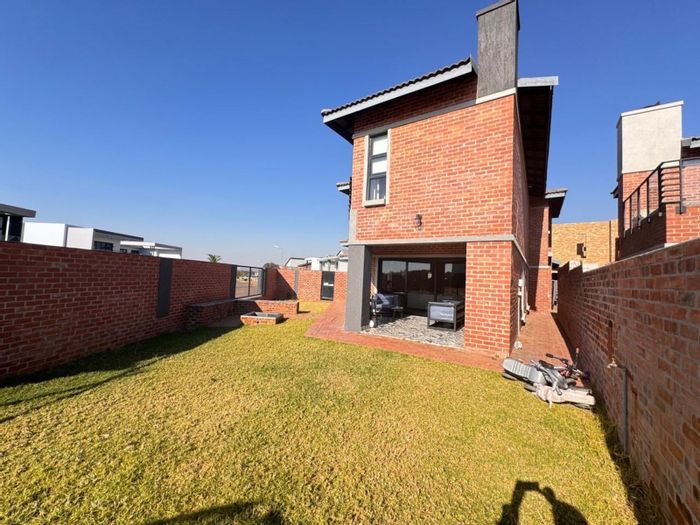 House for Sale in Six Fountains: 3 beds, garden, braai area, double garage.