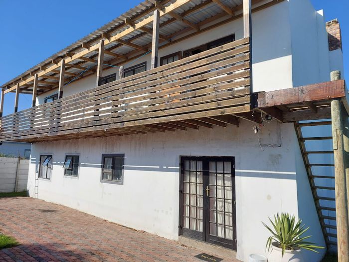 For Sale: 8 Bedroom Triplex in Parsonsvlei with rental income potential.