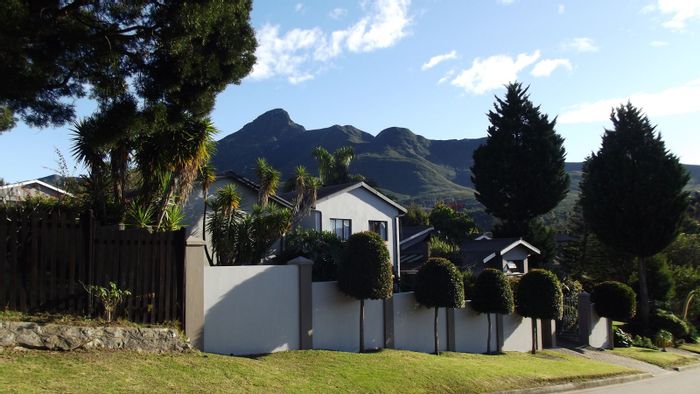 For Sale: House in Denneoord with pool, garden, and spacious living areas.