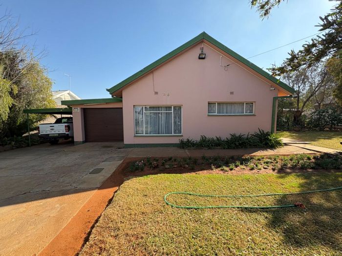 For Sale: House in Carters Glen with pool, study, and security features.