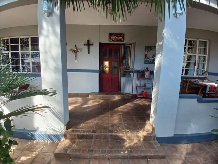 Herlear House For Sale: 4 beds, pool, flatlet, security features, spacious garden.