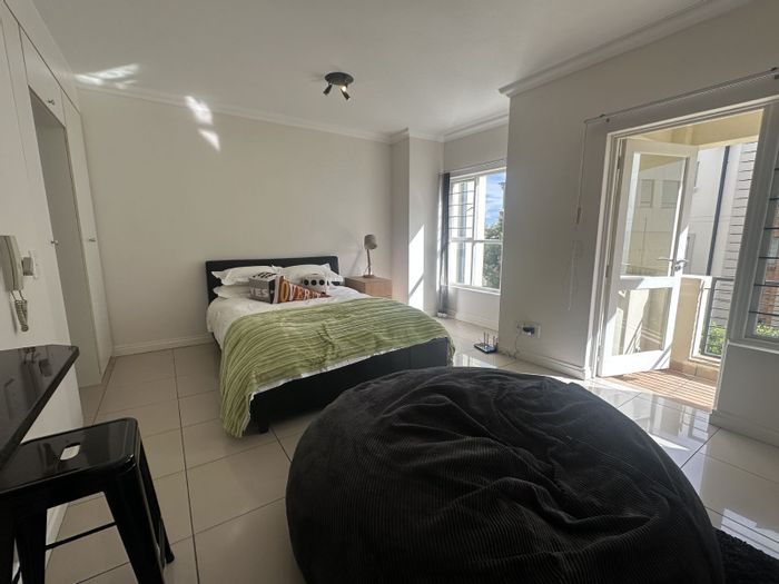Apartment For Sale in Parktown North: 1 bed, parking, near amenities.