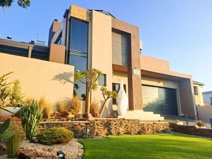 For Sale: House in Olympus AH with pool, staff quarters, and solar system.