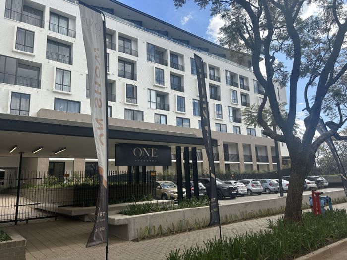 Rosebank Apartment To Rent: 2-bed, rooftop restaurant, near Gautrain and mall.