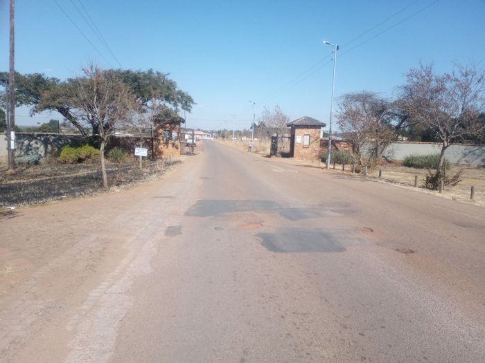 For Sale: 1 hectare business stand in Grootfontein Country Estates with diverse zoning options.