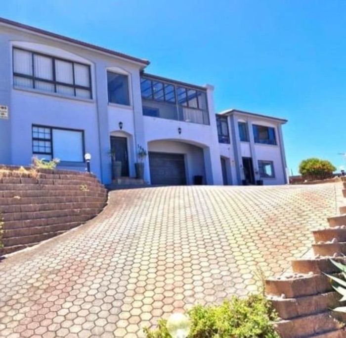 For Sale: House in Dana Bay with sea views, tandem garage, and spacious living.