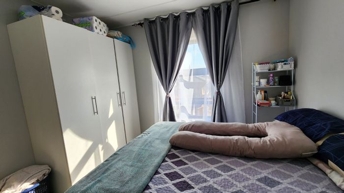 For Sale: Apartment in Riverside View with 24/7 security, communal amenities, and connectivity.