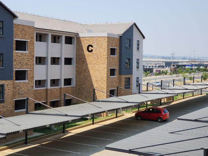 For Sale: Apartment in Riverside View with 24/7 security, communal amenities, and connectivity.