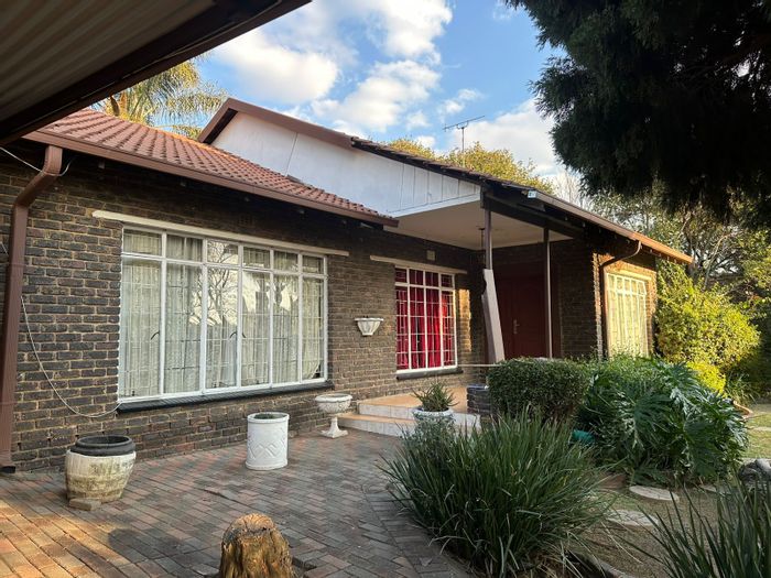 For Sale: Norkem Park House with 3 beds, pool, cottage, and double garage.