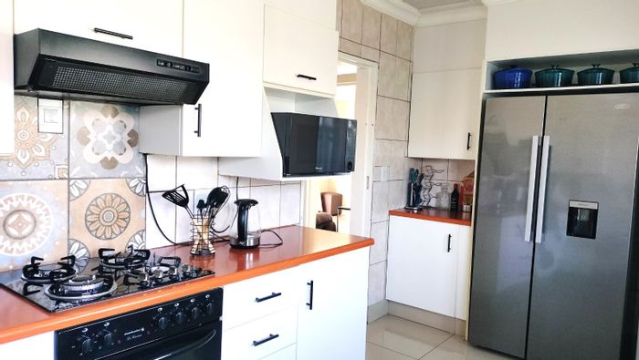 Mindalore House For Sale: 3 Bedrooms, Pool, Patios, Braai Area, Walk-in Closet.