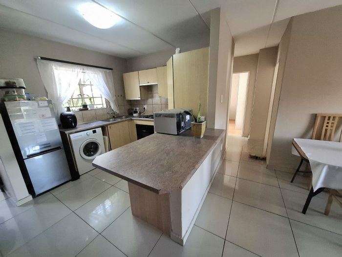 Sonneglans Apartment For Sale: 2 beds, pool, security, near shops and schools.