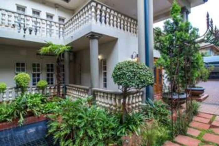 Colbyn Commercial Guesthouse For Sale: 10 rooms, pool, bar, stable power supply.
