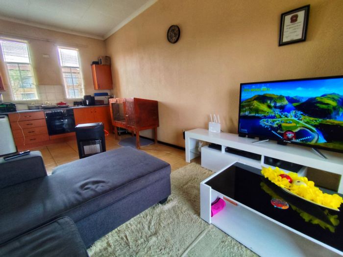 Laser Park Apartment For Sale: 2 Bedrooms, secure complex, fibre connectivity, parking included.
