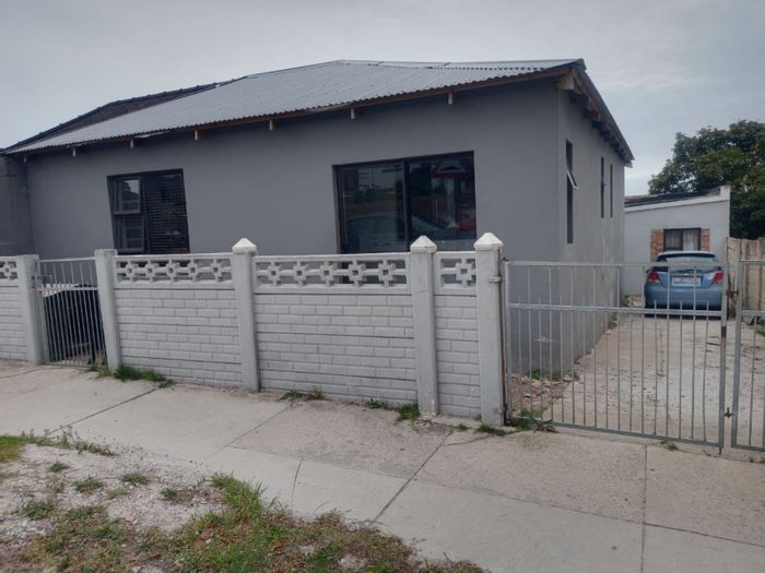Kensington House For Sale: Main home plus flatlet, secure parking, spacious yard.