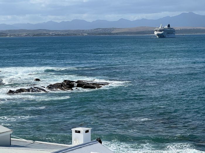 Oceanfront House For Sale in Mossel Bay Central with Pool and Parking.