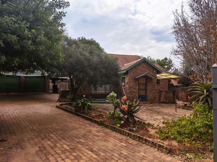 2-Bedroom House for Sale in Modimolle Central with Garage and Braai Area