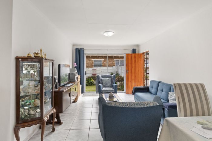 Honeydew Ridge Townhouse For Sale: Secure estate, pet-friendly, 2 beds, 2 baths.