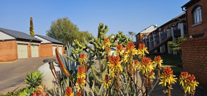 For Sale: Townhouse in Mooikloof Ridge with clubhouse, pools, and sports facilities.