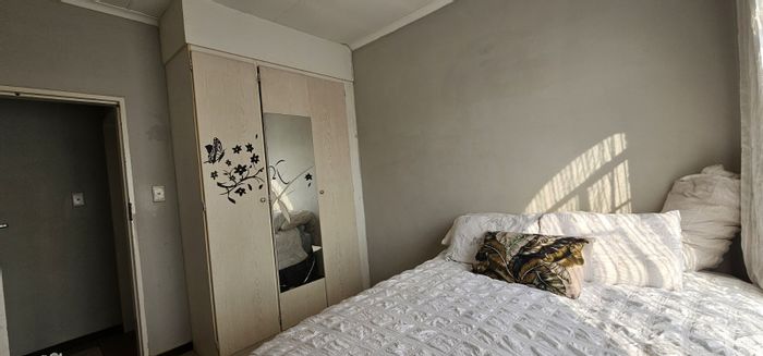 For Sale: Townhouse in Mooikloof Ridge with clubhouse, pools, and sports facilities.