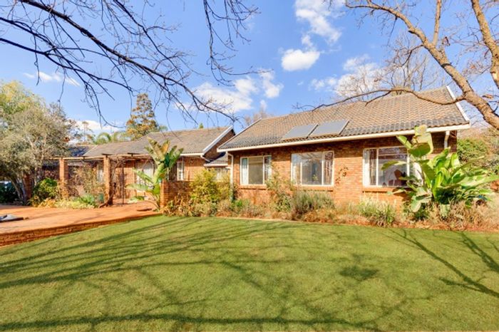 Eldoraigne House For Sale: Spacious 3-bed home with large garden and entertainment potential.