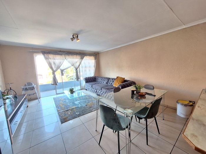 For Sale: Florida Apartment with 2 Bedrooms, Pool, Gardens, and Private Patio.