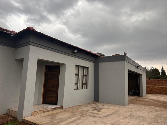 For Sale: 3-Bedroom House with 2-Bedroom Flatlet in Flora Park.