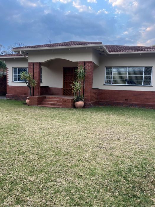 Rietondale House For Sale: 3 Bedrooms, Pool, Outdoor Entertaining, Versatile Space.